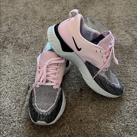 Nike Shoes - Women’s Nike Odyssey React 2 Flyknit Sneaker Size 7.5